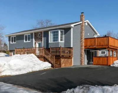 Roslyn ~ Immaculate 4 Bedroom Home in Woodlawn!